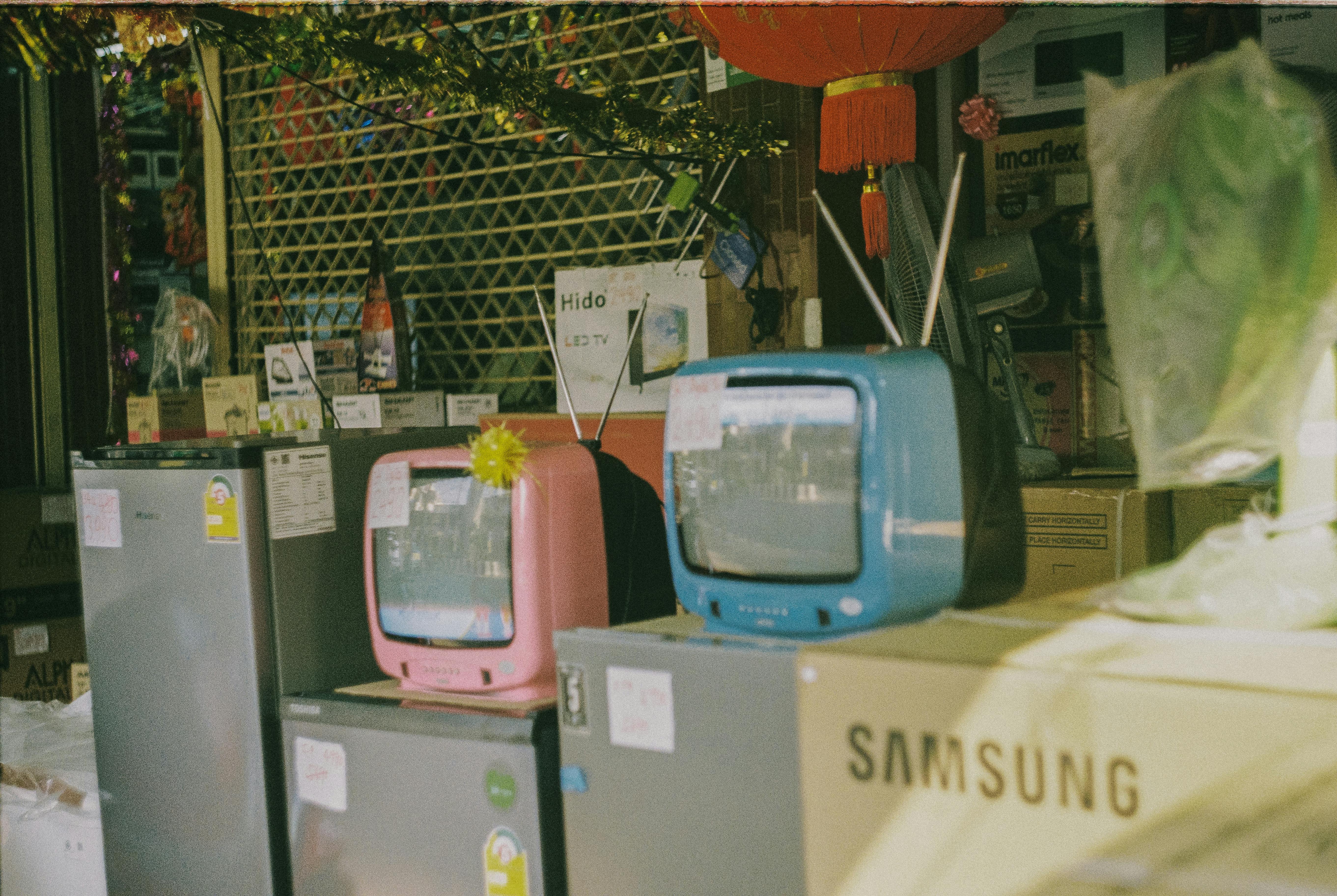 リユース家電が並ぶ店舗の写真
